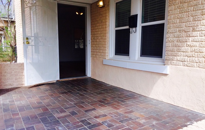 2 beds, 1 bath, $1,195