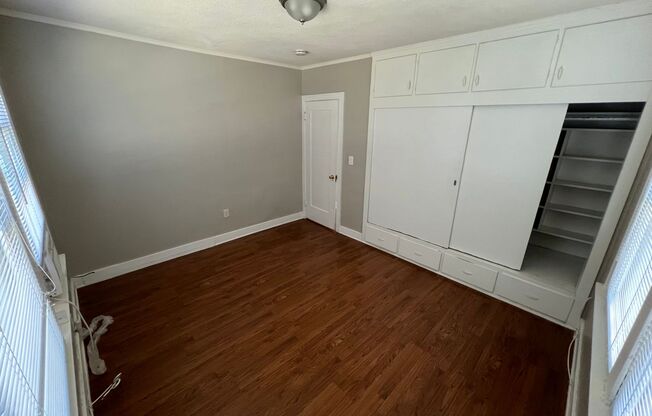 2 beds, 1 bath, $1,750, Unit 24665