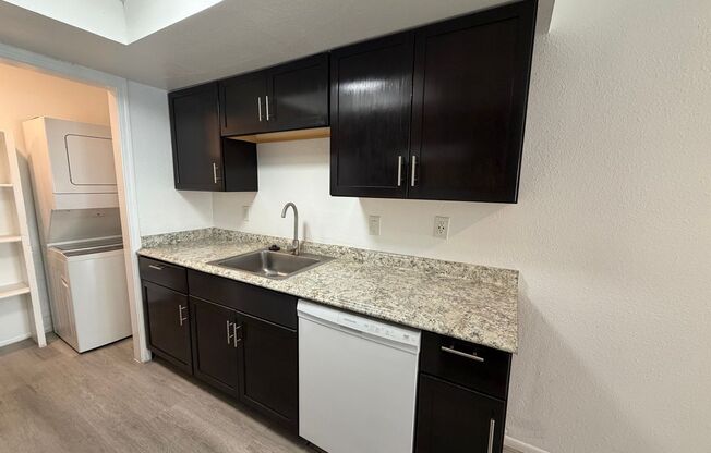 2 beds, 1 bath, 950 sqft, $1,225, Unit 208