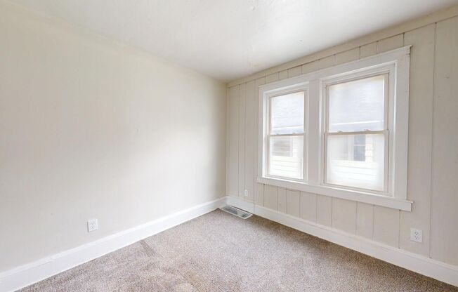 2 beds, 1 bath, 735 sqft, $900, Unit Unit 4