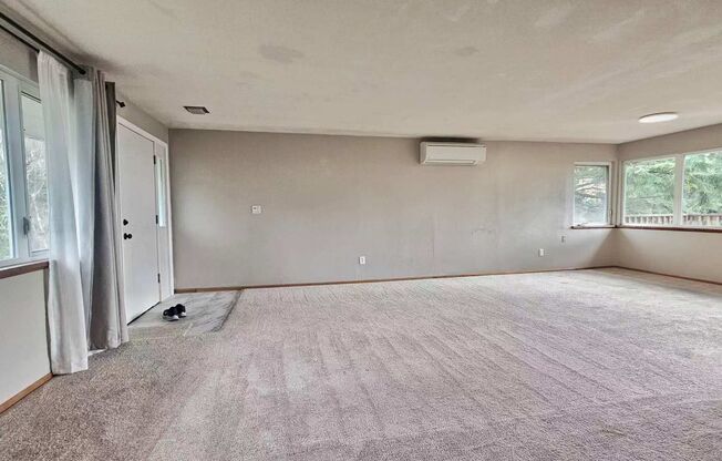 Charming 3 Bed 1.25 Bath Home in Skyway with a great view of Mt Rainier