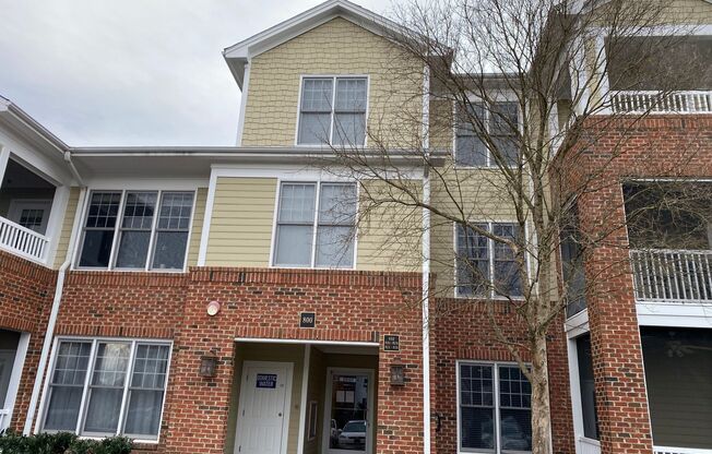 Charming 1-Bedroom Home in Secure Cary Location with Modern Finishes!