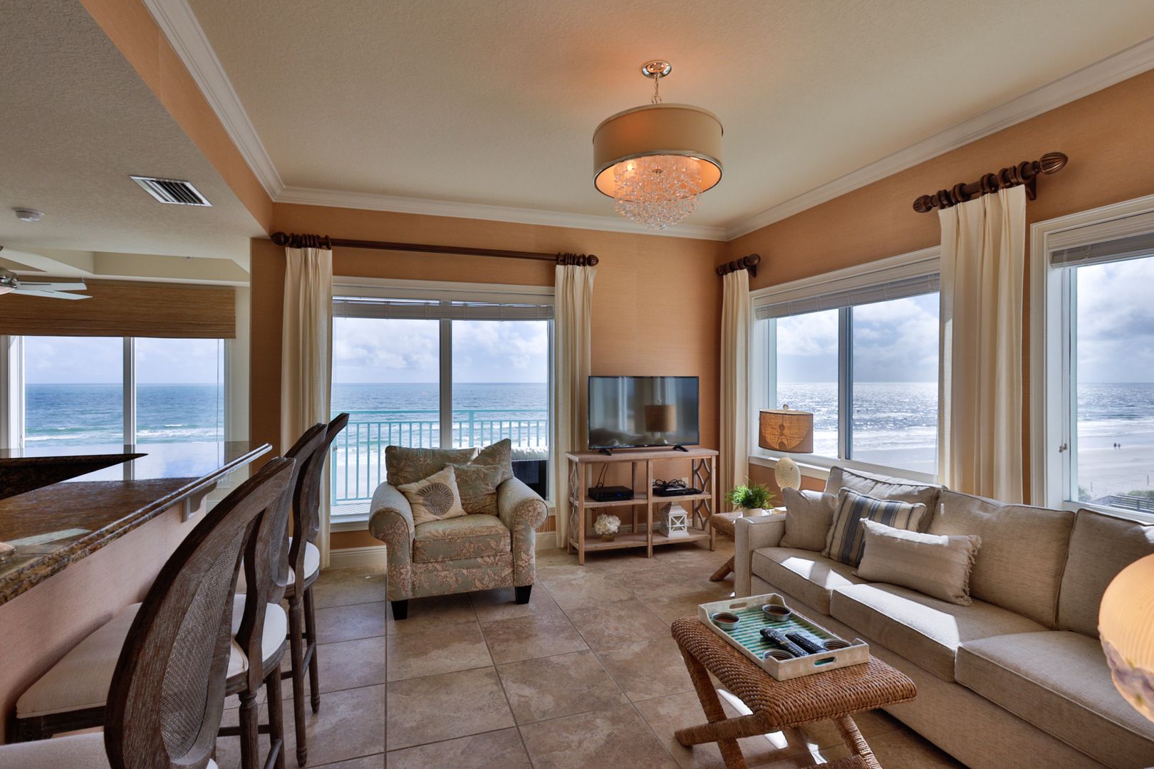 Oceanfront Condo 2 bed/ 2ba Beautifully Decorated and Furnished