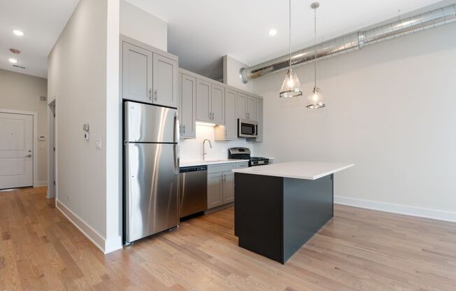 Stunning New Construction, Pet Friendly 2 Bed 2 Bath Duplex unit in Lincoln Square.