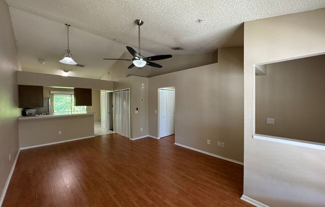 Move-In Ready! Charming 2-bedroom, 2-bathroom Condo in Sought-After Hunters Reserve Community!!