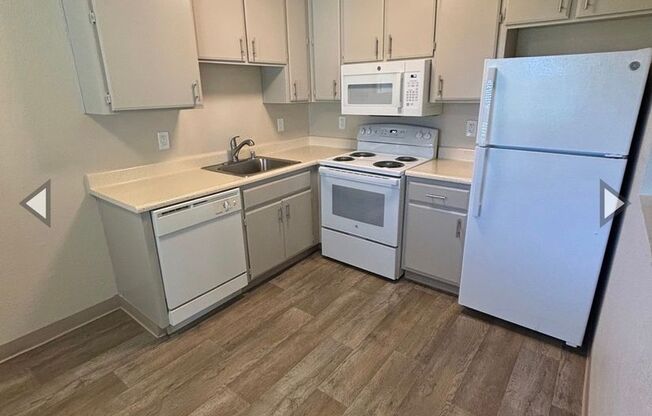 2 beds, 1 bath, 825 sqft, $1,550, Unit 12