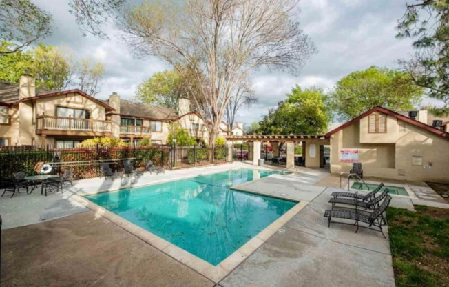 Wonderful 2-Suite Bedroom Townhome in Fremont – Cherry-Guardino Neighborhood!