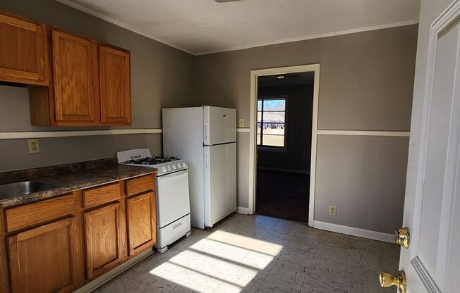 2 beds, 1 bath, 658 sqft, $700