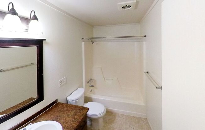 2 beds, 1 bath, 784 sqft, $1,895, Unit 11