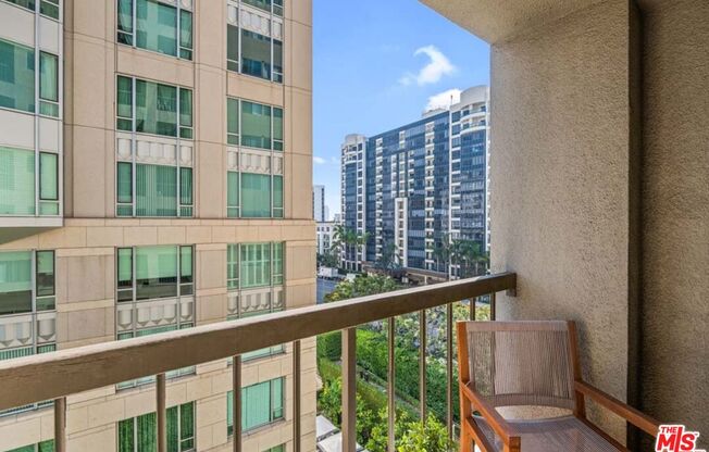 2 beds, 2 baths, 900 sqft, $4,000, Unit 806