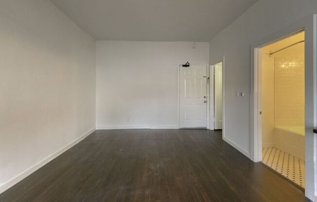 Sunset Apts...Gorgeous Newly Remodeled Apartments..CALL NOW!