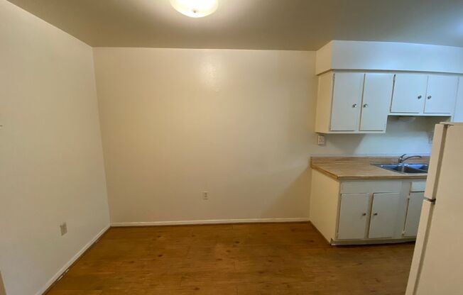 1 bed, 1 bath, 686 sqft, $1,050, Unit 7