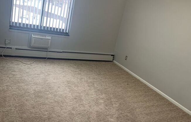 2 beds, 1.5 baths, 910 sqft, $1,629, Unit 214