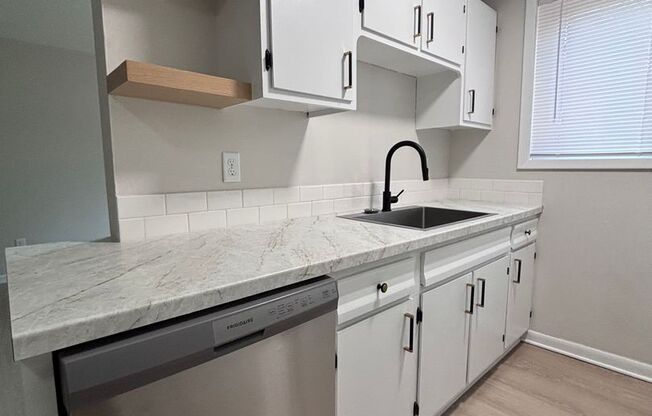 2 beds, 1 bath, 735 sqft, $1,375, Unit 5701-25