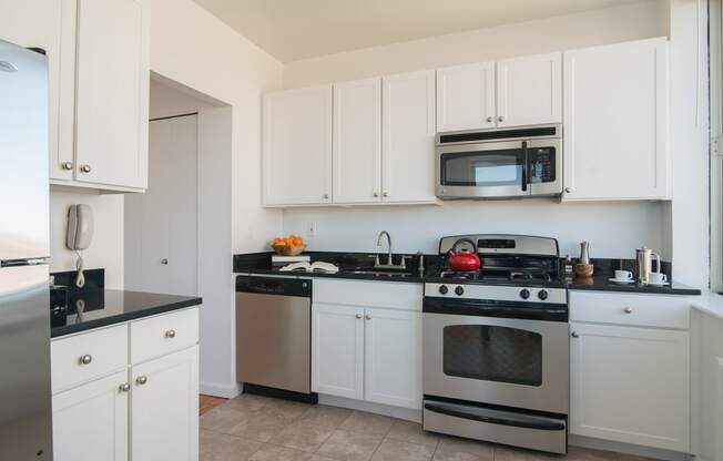 1 bed, 1 bath, 941 sqft, $6,057, Unit 39B