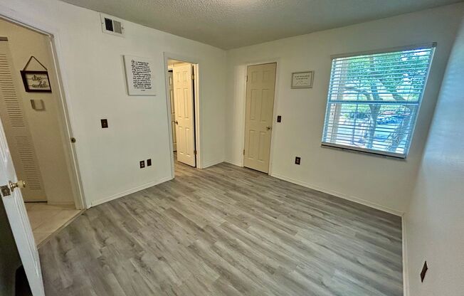2 beds, 1 bath, $1,995, Unit APARTMENT 827
