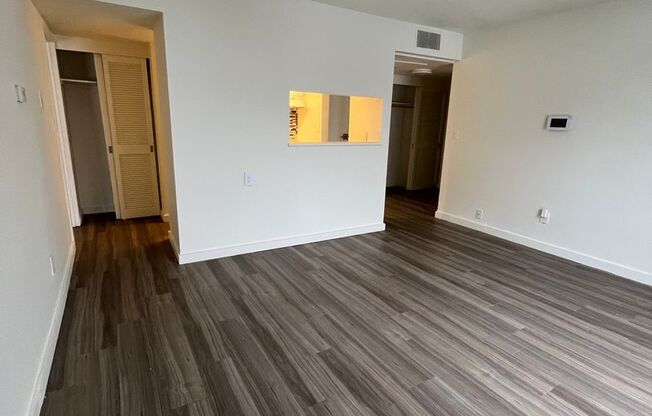 2 beds, 1.5 baths, 950 sqft, $1,545, Unit 250W