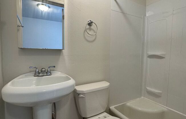 Studio, 1 bath, $885, Unit 5