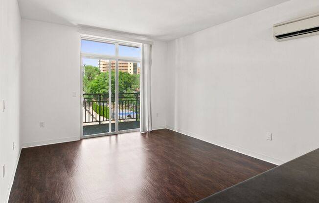 1 bed, 1 bath, 708 sqft, $1,950, Unit 423
