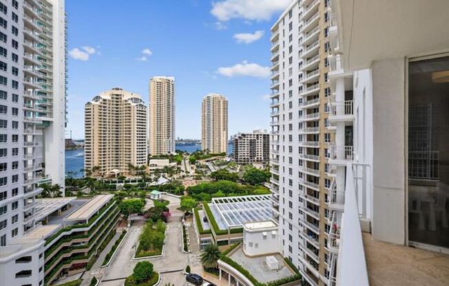 2 beds, 2.5 baths, $5,400, Unit # 1604