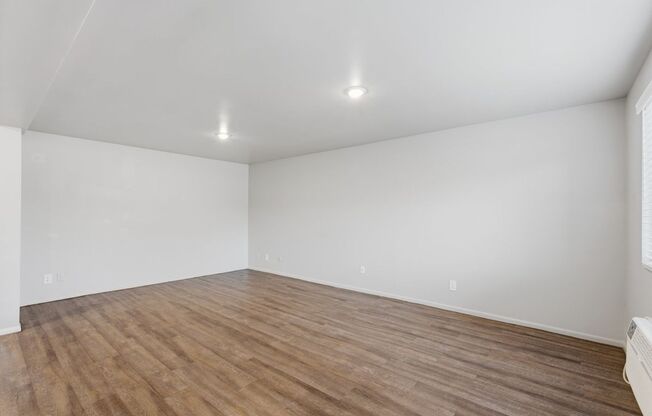 2 beds, 1 bath, 850 sqft, $1,150, Unit E-202