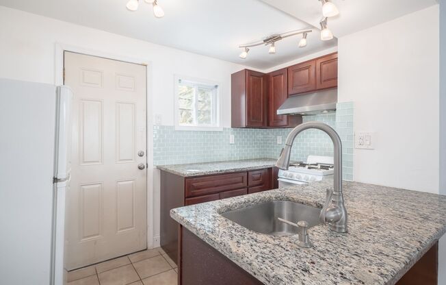 Two Bed Point Breeze Townhouse
