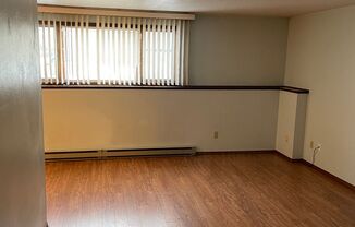 2 beds, 1 bath, $850, Unit 4