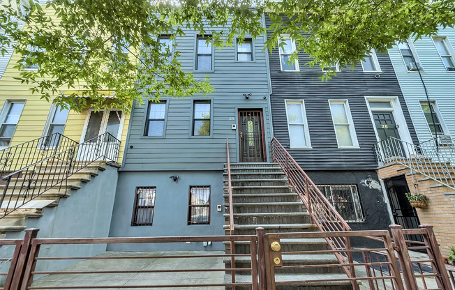 28 ROOSEVELT PL