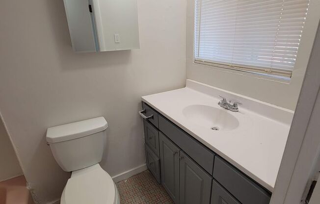 731-733 - 2 Bedroom units with Utilities included!