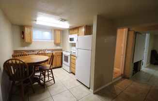 2 beds, 1 bath, $600, Unit 1