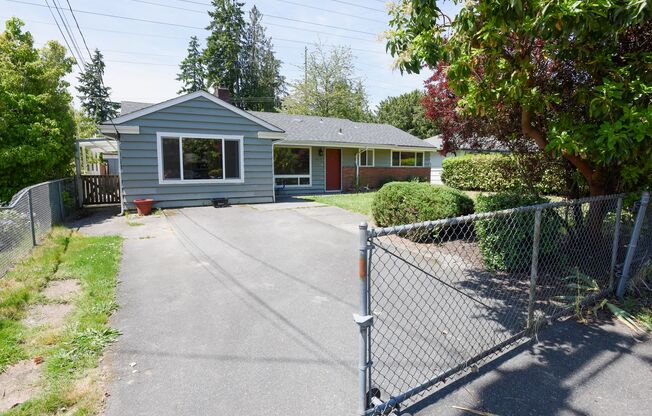 Bright and spacious 3BR/1.75BA Single Family House - Shoreline