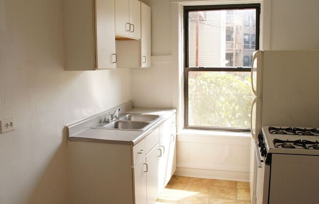 2 beds, 1 bath, 935 sqft, $2,495, Unit 2518-2E