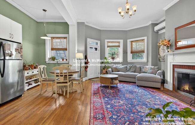 7 REGENT CIR