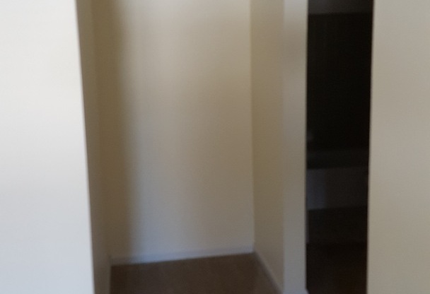 2 beds, 2 baths, 960 sqft, $1,325, Unit 33 - 04