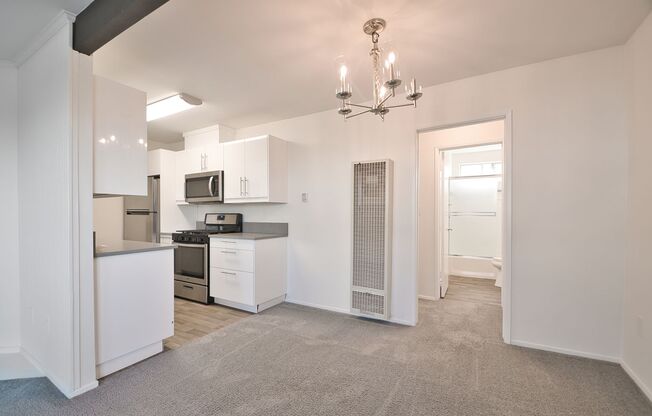 Remodeled 1 bedroom apartment with Beautiful Views of Downtown LA and Surrounding Mountains