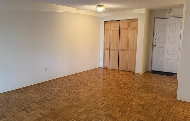 2 beds, 2 baths, 900 sqft, $3,300, Unit 3E