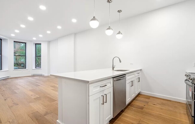 256 6 AVE