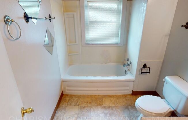 Studio, 1 bath, 425 sqft, $599, Unit 817 W 11th Street #3