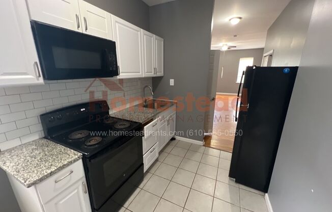 2 beds, 1 bath, $1,200, Unit Apt 3