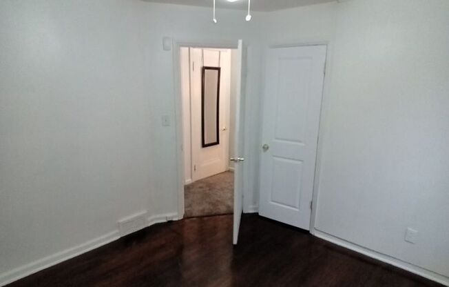 3 beds, 1 bath, $1,300