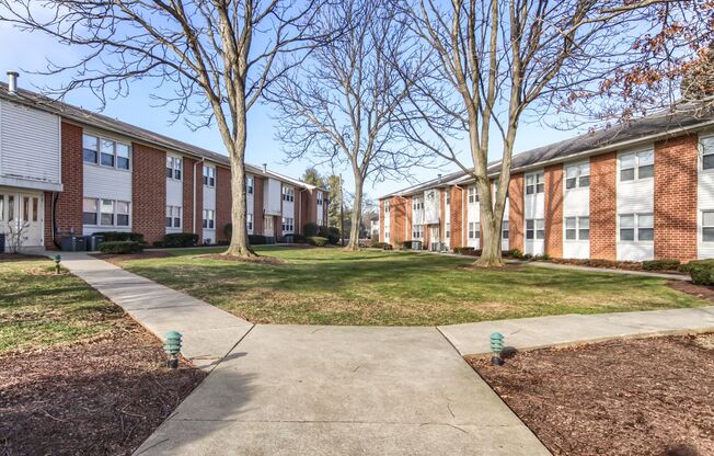 2 beds, 1 bath, $1,350, Unit 13