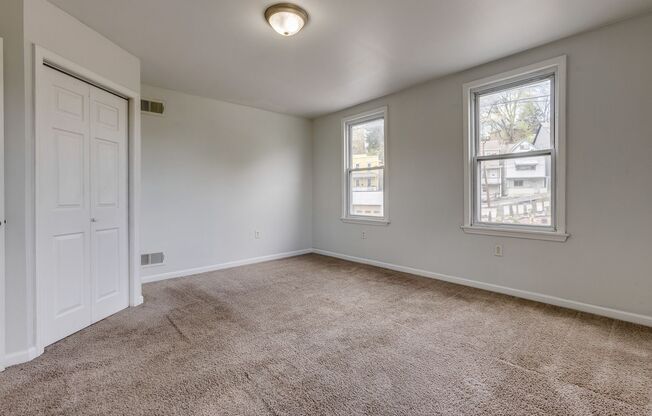 4 beds, 1.5 baths, $1,599, Unit Top