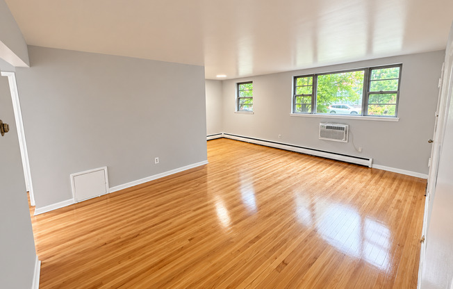 2 beds, 1 bath, 900 sqft, $1,600, Unit B2A