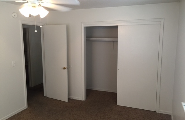 2 beds, 1 bath, 734 sqft, $825, Unit 36