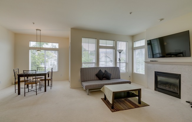 2 bedroom condo available in the heart of Issaquah!