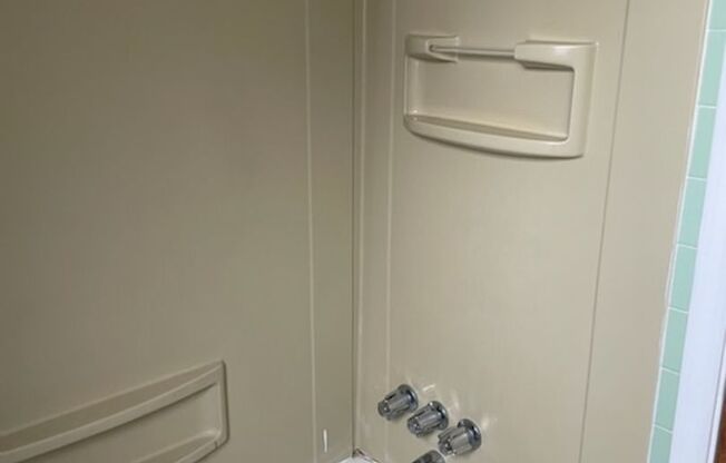 Studio, 1 bath, 487 sqft, $1,300, Unit Fifth 208