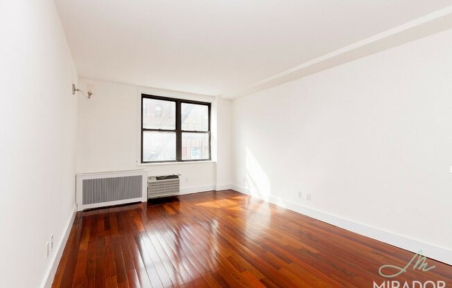 255 W 14th St