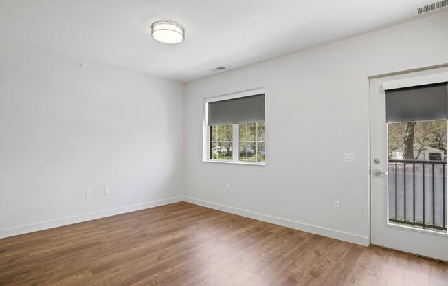Studio, 1 bath, 499 sqft, $1,075, Unit 102 - ADA