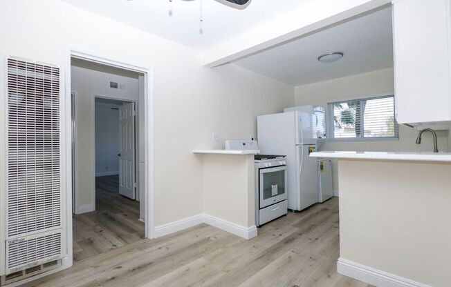 2 beds, 2 baths, $2,695, Unit 01