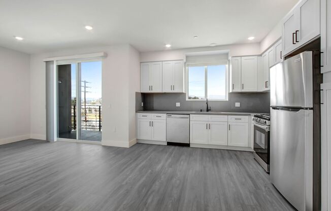 3 beds, 2 baths, 1,185 sqft, $3,495, Unit 303